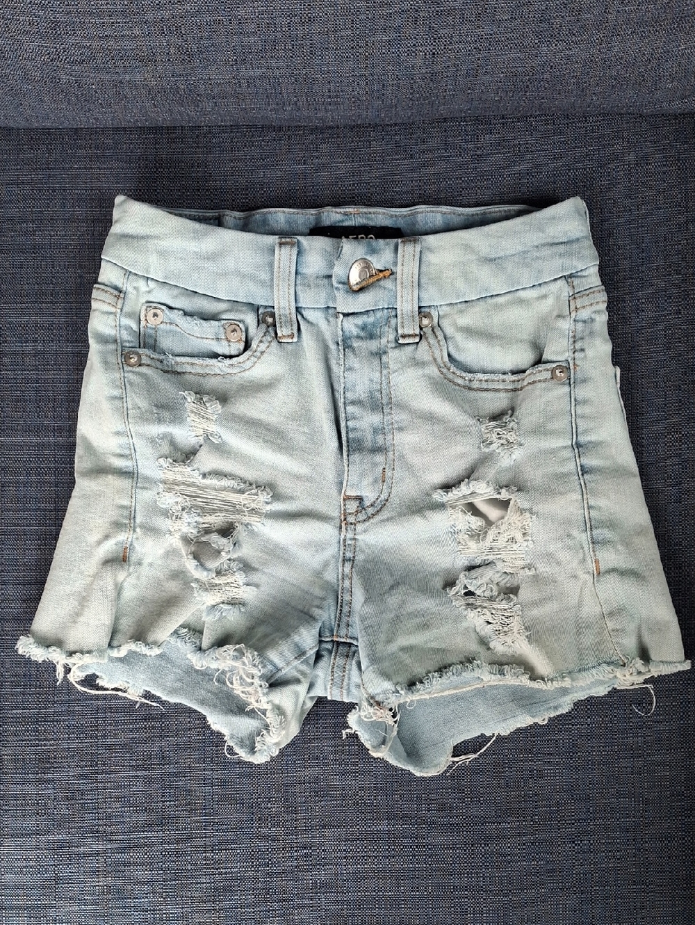 Aero Size 2 High Rise Curvy Midi Distressed Light Wash Jean Shorts 3" Inseam